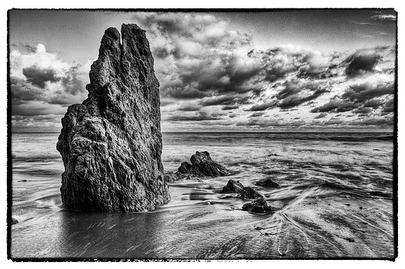 El Matador Monolith B&W