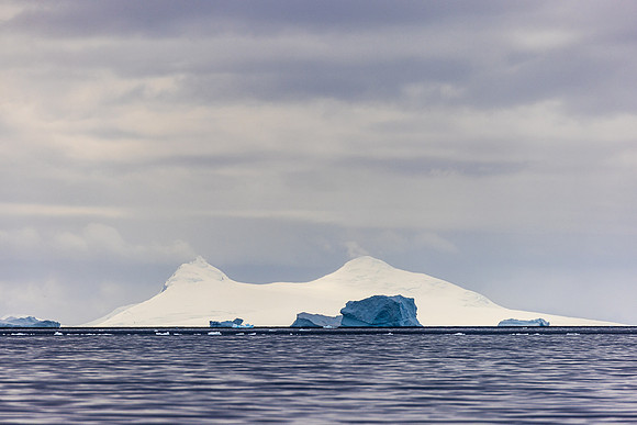 Icebergs and Mountain