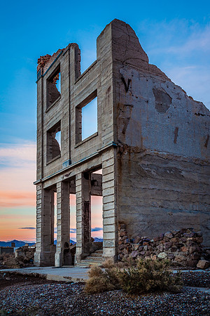 Bank Facade, Rhyilote