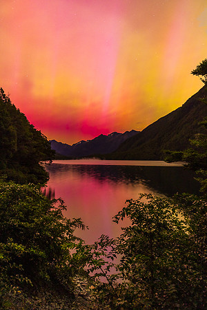 Gun Lake Overlook and Aurora Lights, Fiordland National Park