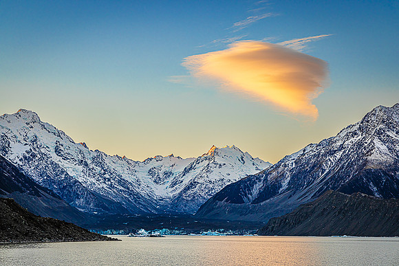Sunlight Cloud Over Lake Tasman, Aoraki/Mt. Cook National Park